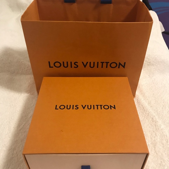 SOLD🔴louis vuitton belt - Picture 2 of 6